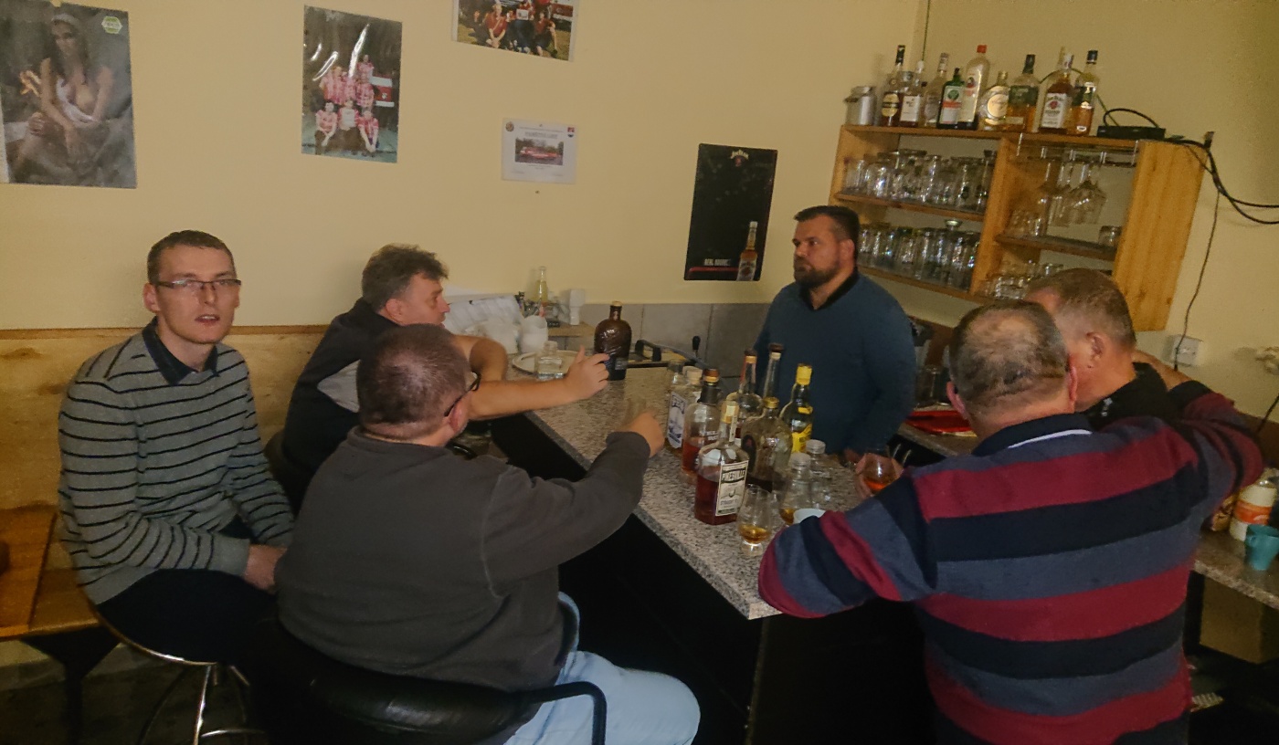 Degustace DDS # 4 - Kukuice nen jenom popcorn
Zboen Kostelec - 26.11.2022
DDS SSaM (Divize degustanch specialist Spolku Sbratel alkoholickch Miniatur)
Yellow Rose Outlaw Bourbon Whiskey - Willet Pot Still Reserve Bourbon - Crown Royal Black Blended Canadian Whiskey - FEW Straight Rye Whiskey - Wild Turkey 101 Kentucky Straight Bourbon Whiskey - Bib & Tucker 6yo Small Batch Whiskey Bourbon - Pikesville Straight Rye Whiskey