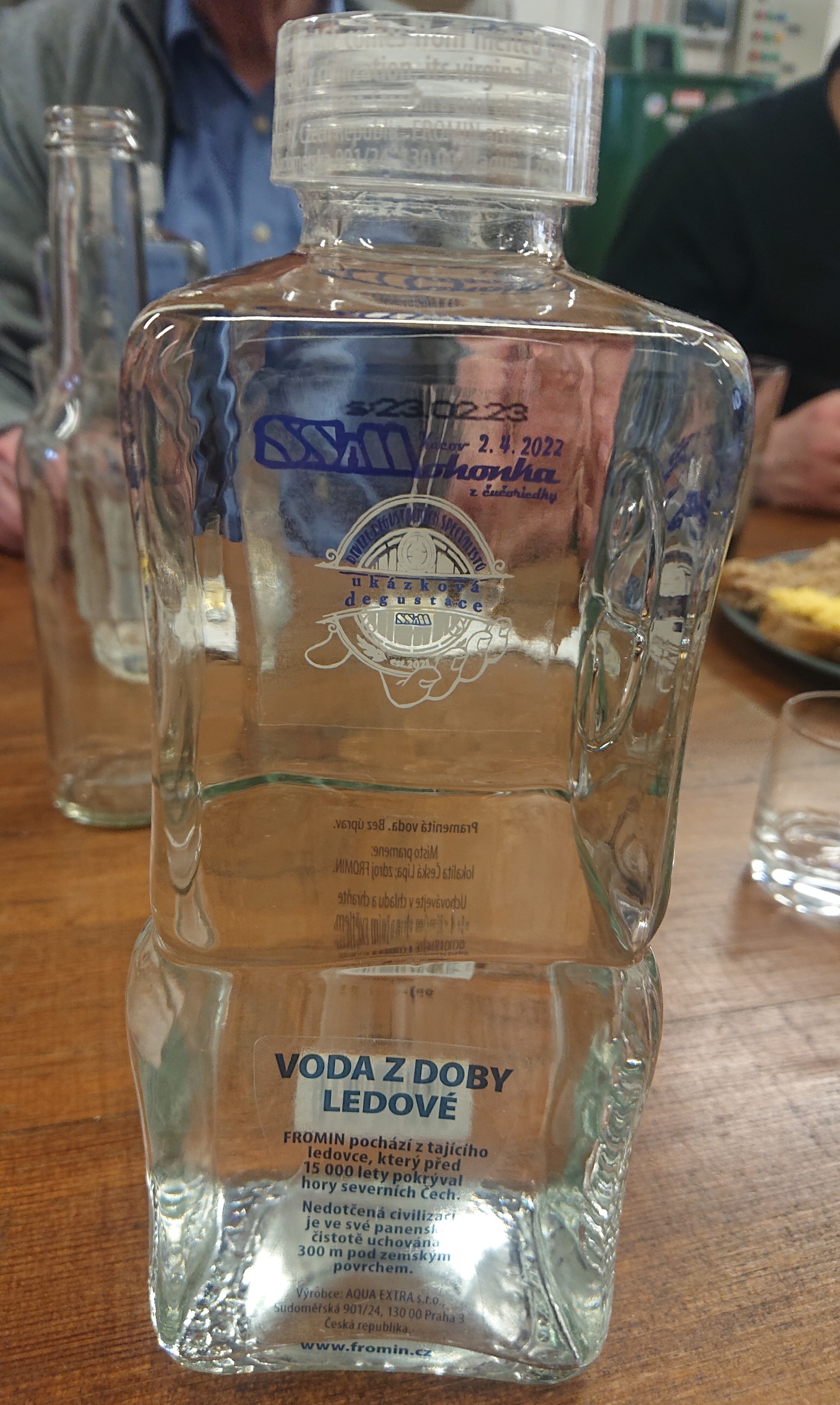 Ukzkov degustace - SSaMohonka z uoriedky
Kcov - 2.4.2022
DDS SSaM (Divize degustanch specialist Spolku Sbratel alkoholickch Miniatur)
Plenice Kcovka Ovocn lihovar: Borvkovice - Calvados - Borvka - Vie - ern Bez - Malinovice - Destilt z medu - Starokcovsk trdlovice - Hrukovice - Datlovice - Merukovice - Teovice - Broskvovice