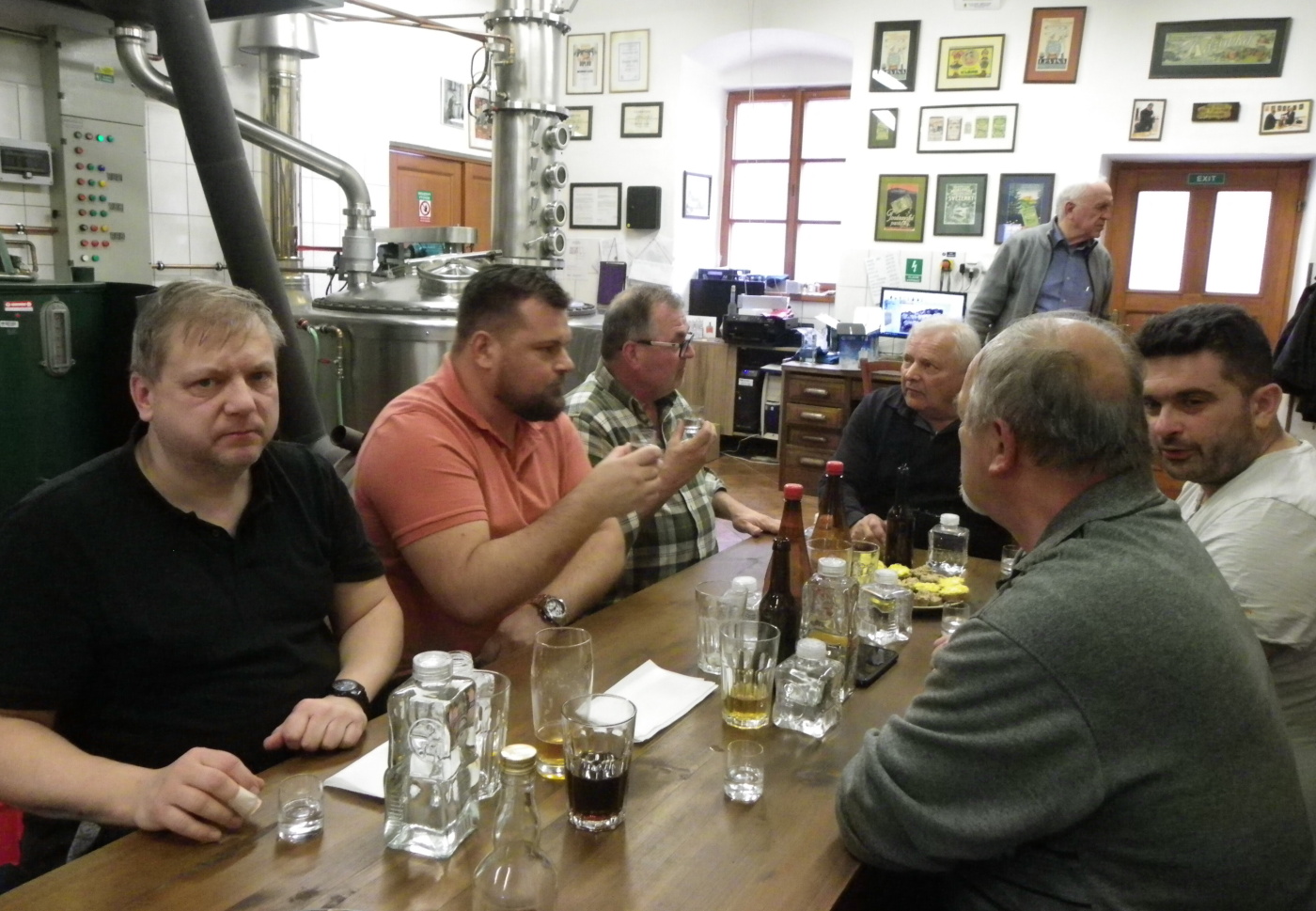 Ukzkov degustace - SSaMohonka z uoriedky
Kcov - 2.4.2022
DDS SSaM (Divize degustanch specialist Spolku Sbratel alkoholickch Miniatur)
Plenice Kcovka Ovocn lihovar: Borvkovice - Calvados - Borvka - Vie - ern Bez - Malinovice - Destilt z medu - Starokcovsk trdlovice - Hrukovice - Datlovice - Merukovice - Teovice - Broskvovice