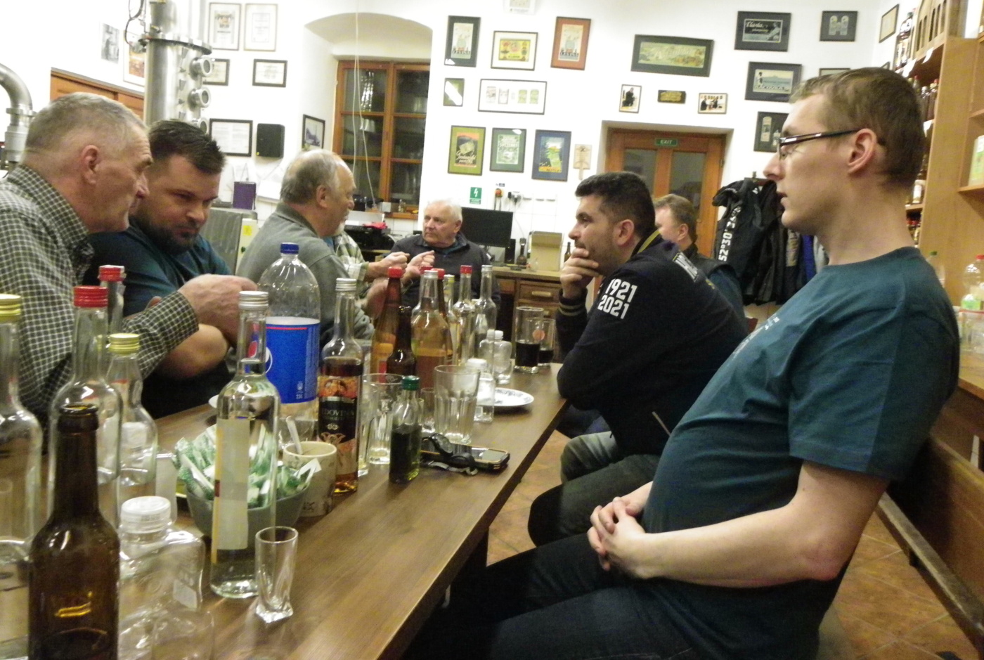 Ukzkov degustace - SSaMohonka z uoriedky
Kcov - 2.4.2022
DDS SSaM (Divize degustanch specialist Spolku Sbratel alkoholickch Miniatur)
Plenice Kcovka Ovocn lihovar: Borvkovice - Calvados - Borvka - Vie - ern Bez - Malinovice - Destilt z medu - Starokcovsk trdlovice - Hrukovice - Datlovice - Merukovice - Teovice - Broskvovice