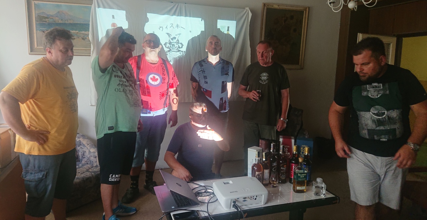 Degustace DDS # 3 - Samurajov pichzej - zijsk whisky
Lout - 13.8.2022
DDS SSaM (Divize degustanch specialist Spolku Sbratel alkoholickch Miniatur)
Fuyu Mizunara Finish - Masahiro pure malt - Paul John Brilliance - Amrut fusion - Kavalan Oloroso Sherry Oak - Kavalan Vinho Barrique