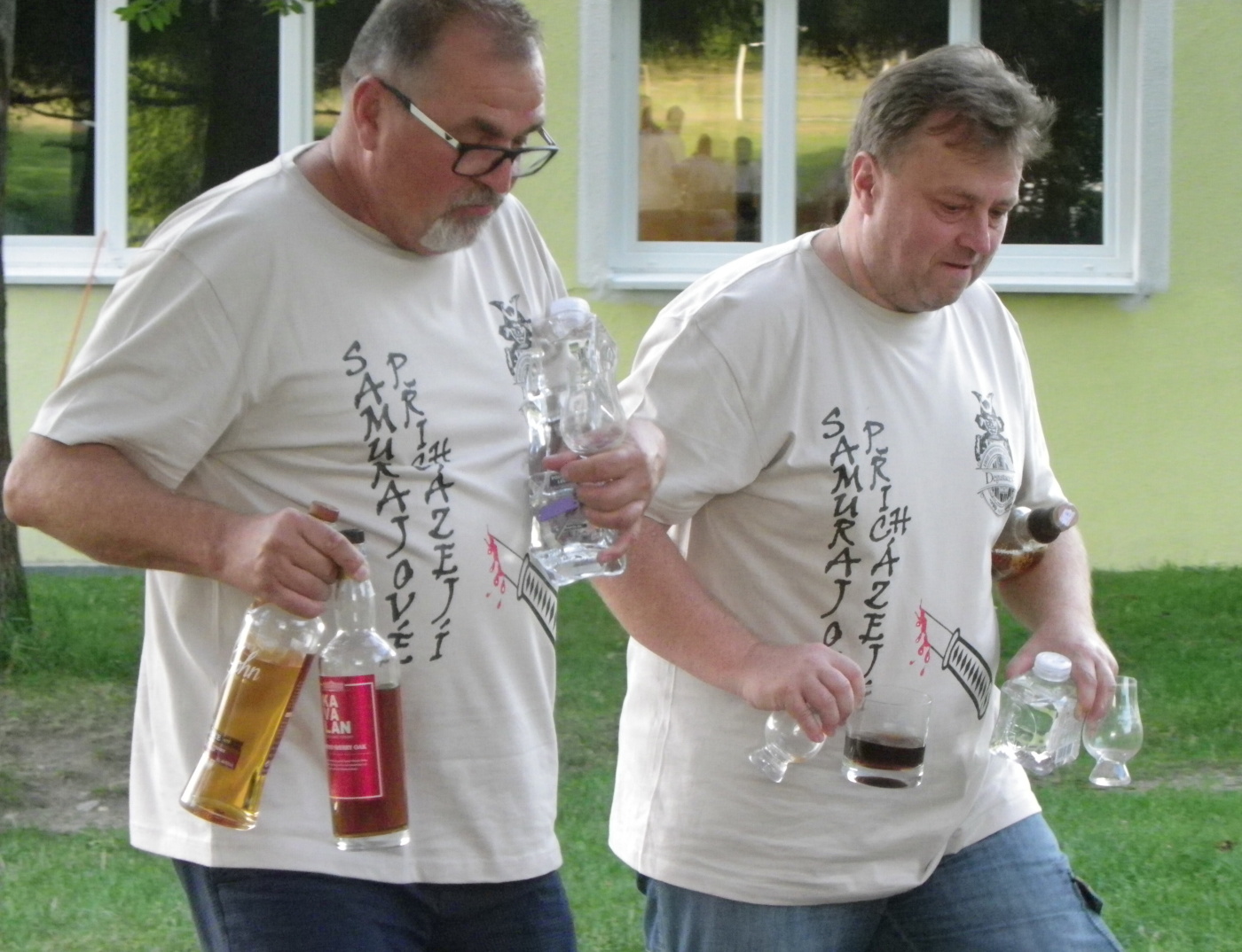 Degustace DDS # 3 - Samurajov pichzej - zijsk whisky
Lout - 13.8.2022
DDS SSaM (Divize degustanch specialist Spolku Sbratel alkoholickch Miniatur)
Fuyu Mizunara Finish - Masahiro pure malt - Paul John Brilliance - Amrut fusion - Kavalan Oloroso Sherry Oak - Kavalan Vinho Barrique
