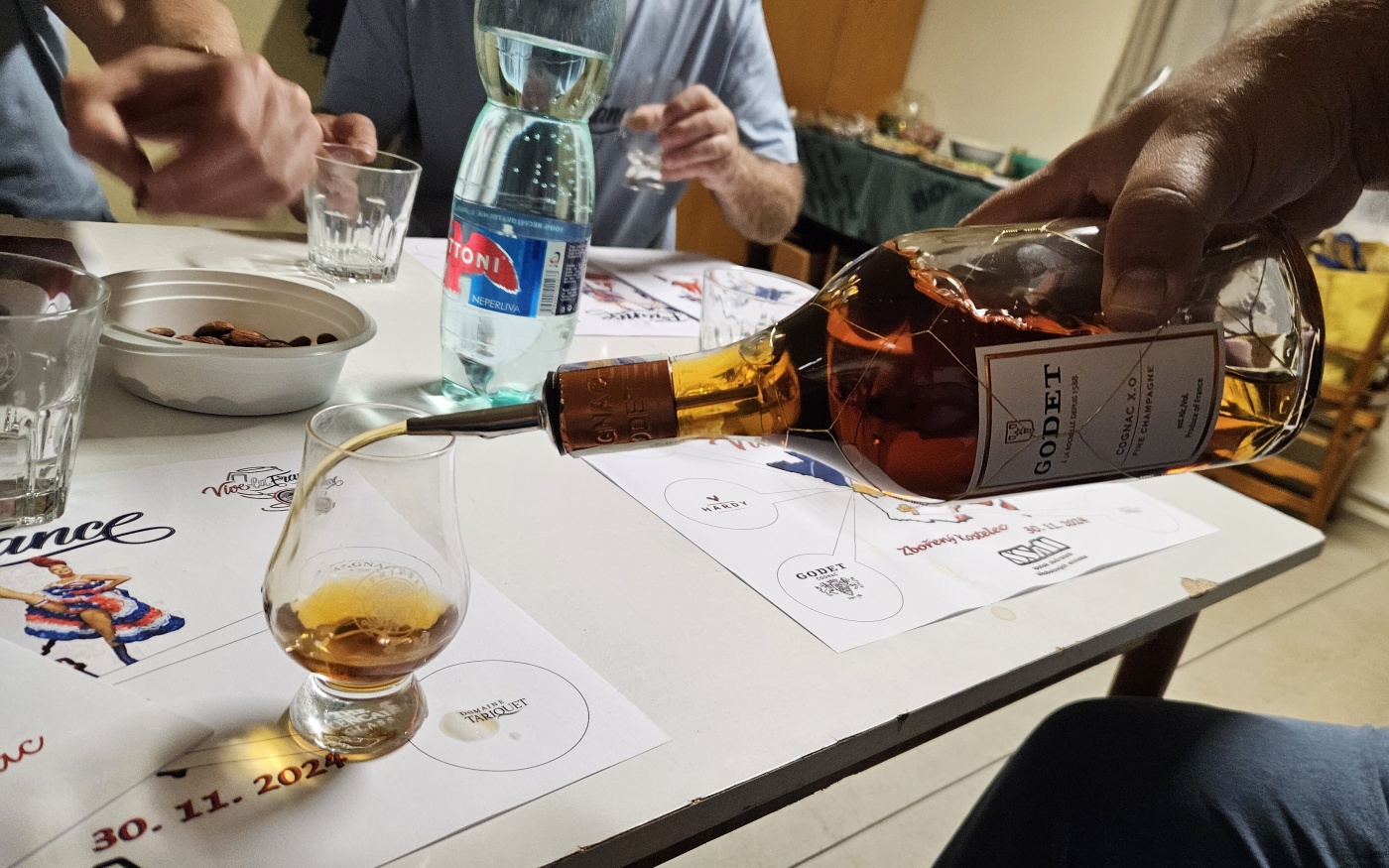 Degustace DDS # 8 - Vive la France
Zboen Kostelec - 30.11.2024
DDS SSaM (Divize degustanch specialist Spolku Sbratel alkoholickch Miniatur)
Gautier cognac Pinar Del Rio exclusive cigar blend XO - Hardy cognac Legend 1863 - Godet cognac XO Fine Champagne - Bas-Armagnac Delord Hors d` Age - Domaine Tariquet XO Bas-Armagnac - Hennesy Very Special cognac