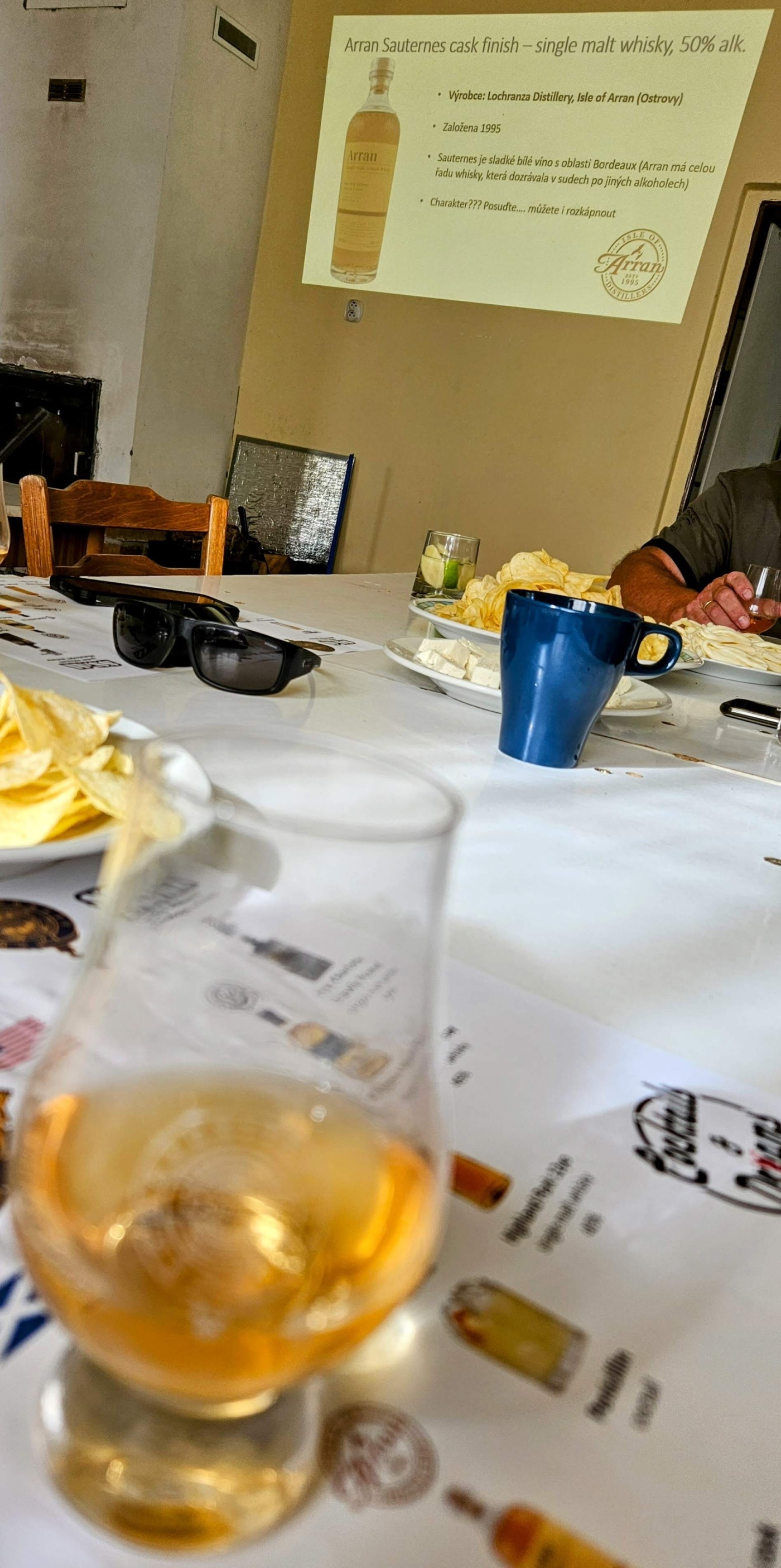 Degustace DDS # 5 - Vy(Whi)sok kola ivota
Zboen Kostelec - 12.8.2023
DDS SSaM (Divize degustanch specialist Spolku Sbratel alkoholickch Miniatur)
Whisky Ginger (Tullamore Dew) - Old Fashioned (Jack Daniel`s) - Dimple 15yo blended whisky - Glenfiddich 12yo single malt whisky - Aberfeldy 12yo single malt whisky - Arran Sauternes cask finish single malt whisky - Penicillin (Ballantines fines`t, Laphroaigh islay single malt scotch whisky) - Highland Park 12yo single malt whisky - Kilchoman Machir Bay single malt whisky - Port Charlotte Heavily Peated single malt whisky