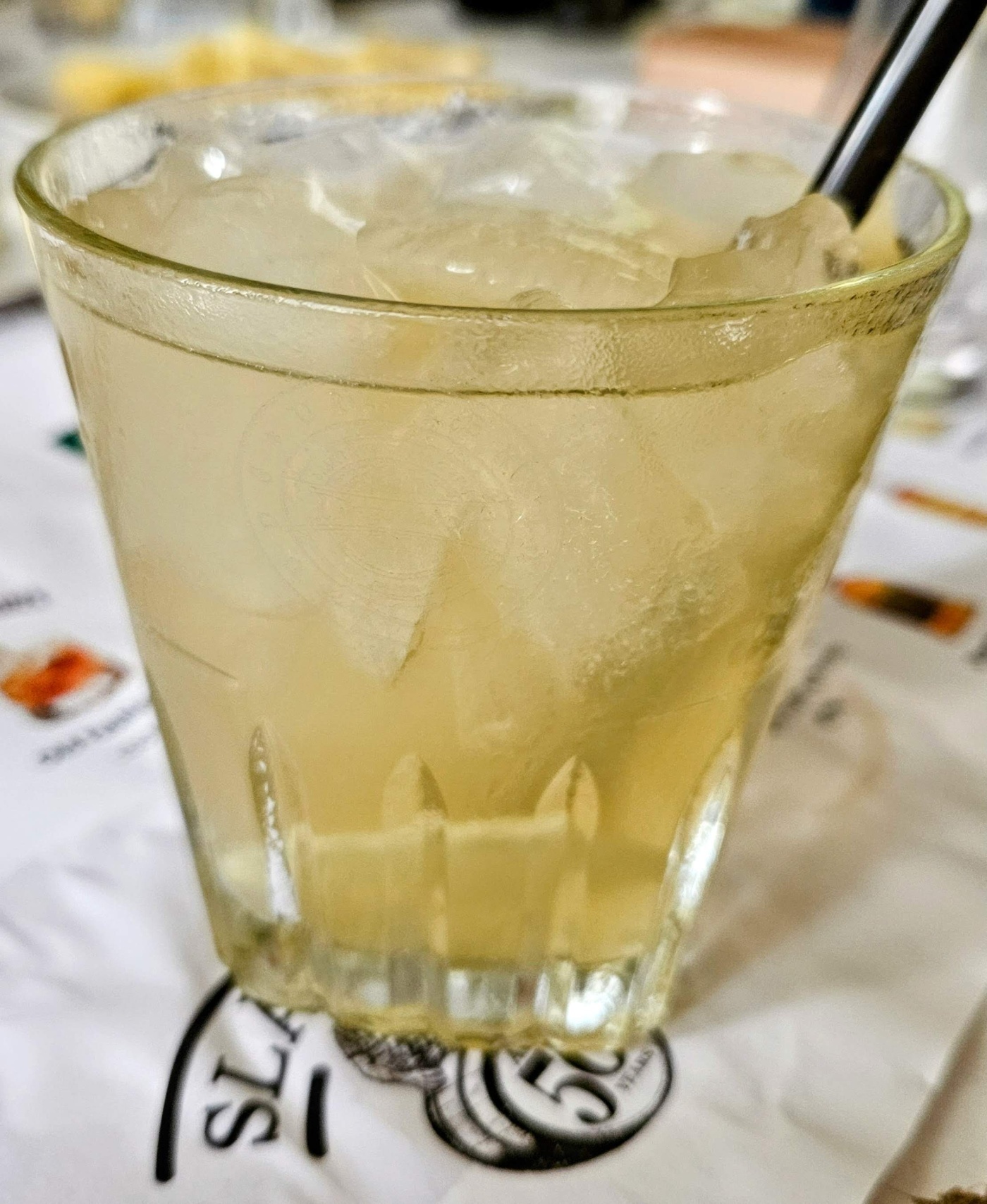 Degustace DDS # 5 - Vy(Whi)sok kola ivota
Zboen Kostelec - 12.8.2023
DDS SSaM (Divize degustanch specialist Spolku Sbratel alkoholickch Miniatur)
Whisky Ginger (Tullamore Dew) - Old Fashioned (Jack Daniel`s) - Dimple 15yo blended whisky - Glenfiddich 12yo single malt whisky - Aberfeldy 12yo single malt whisky - Arran Sauternes cask finish single malt whisky - Penicillin (Ballantines fines`t, Laphroaigh islay single malt scotch whisky) - Highland Park 12yo single malt whisky - Kilchoman Machir Bay single malt whisky - Port Charlotte Heavily Peated single malt whisky