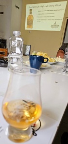 Degustace DDS # 5 - Vy(Whi)sok kola ivota
Zboen Kostelec - 12.8.2023
DDS SSaM (Divize degustanch specialist Spolku Sbratel alkoholickch Miniatur)
Whisky Ginger (Tullamore Dew) - Old Fashioned (Jack Daniel`s) - Dimple 15yo blended whisky - Glenfiddich 12yo single malt whisky - Aberfeldy 12yo single malt whisky - Arran Sauternes cask finish single malt whisky - Penicillin (Ballantines fines`t, Laphroaigh islay single malt scotch whisky) - Highland Park 12yo single malt whisky - Kilchoman Machir Bay single malt whisky - Port Charlotte Heavily Peated single malt whisky