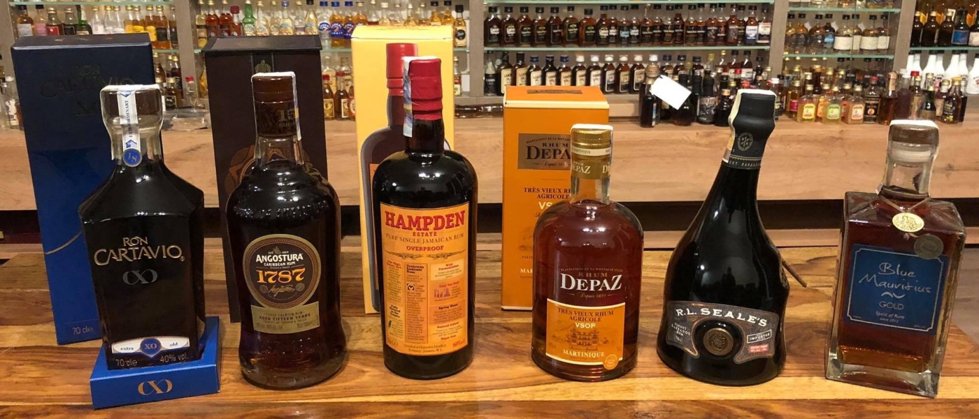 Degustace DDS # 1 - Rum
Vysok jezd - 14.8.2021
DDS SSaM (Divize degustanch specialist Spolku Sbratel alkoholickch Miniatur)
Ron Cartavio XO - Angostura 1787 - Hampden Estate Overproof - Depaz VSOP - R. L. Seale`s - Blue Mauritius Gold