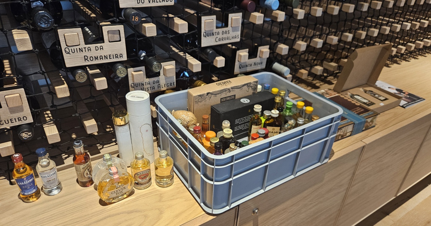 Setk�n� / Burza minif�a�ti�iek alkoholu - Minibottles collectors meeting
Bratislava - Modesto bar - 21.9.2024