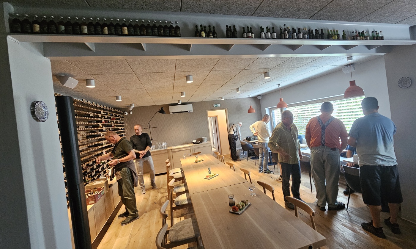 Setk�n� / Burza minif�a�ti�iek alkoholu - Minibottles collectors meeting
Bratislava - Modesto bar - 21.9.2024