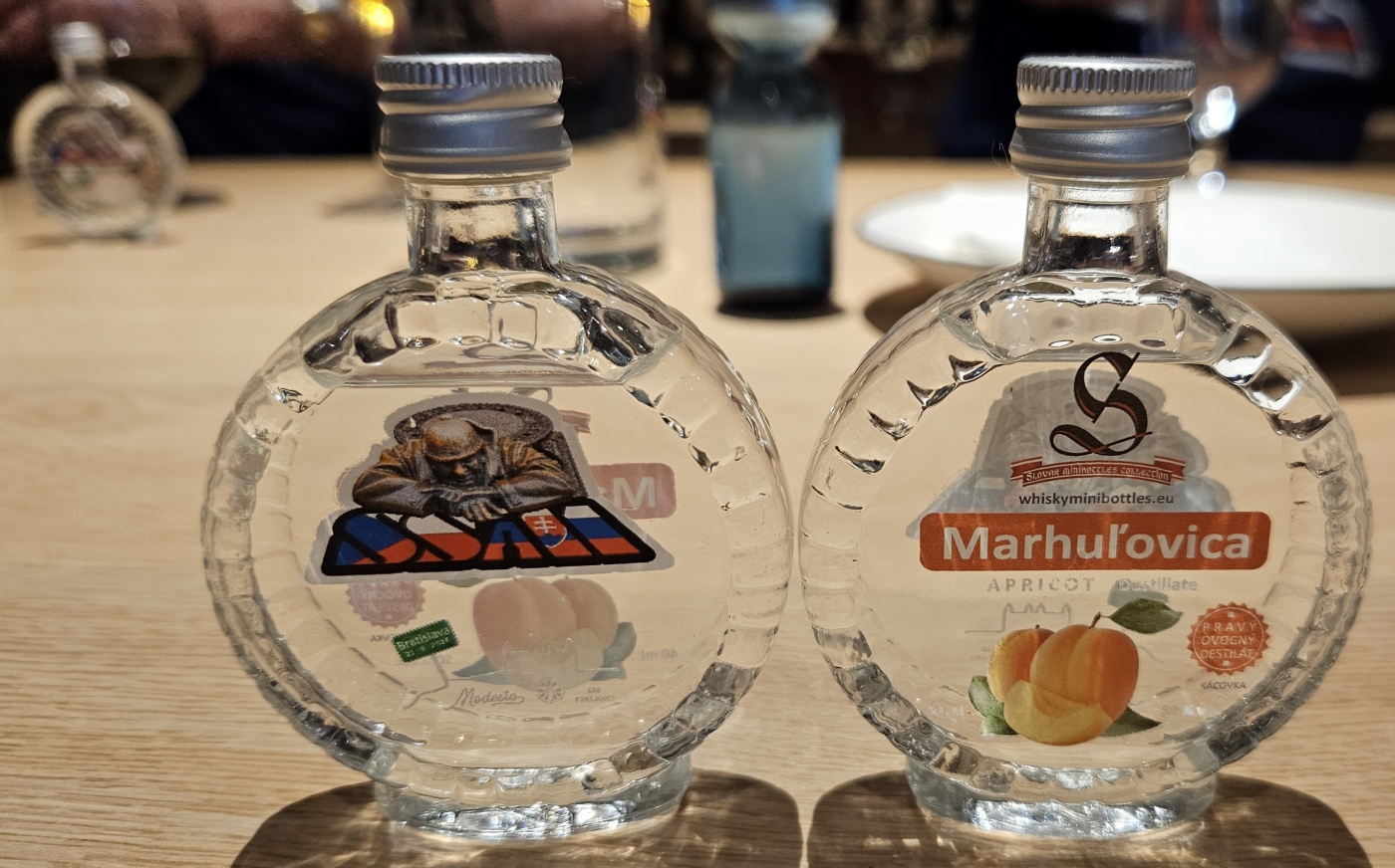 Setk�n� / Burza minif�a�ti�iek alkoholu - Minibottles collectors meeting
Bratislava - Modesto bar - 21.9.2024