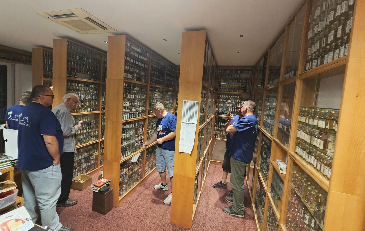 Setk�n� / Burza minif�a�ti�iek alkoholu - Minibottles collectors meeting
Bratislava - Modesto bar - 21.9.2024