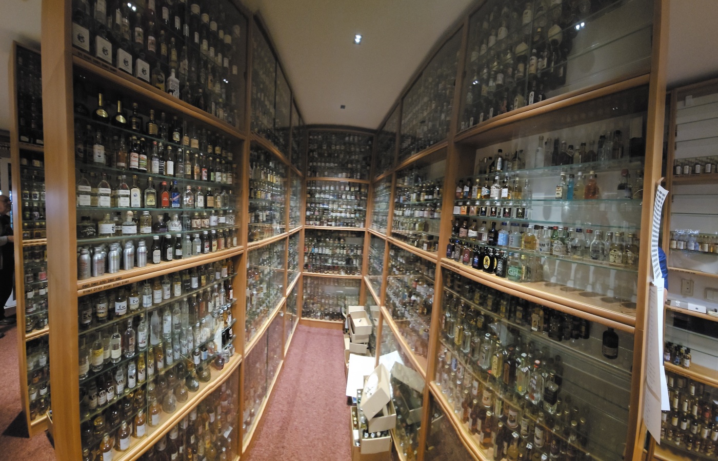 Setk�n� / Burza minif�a�ti�iek alkoholu - Minibottles collectors meeting
Bratislava - Modesto bar - 21.9.2024