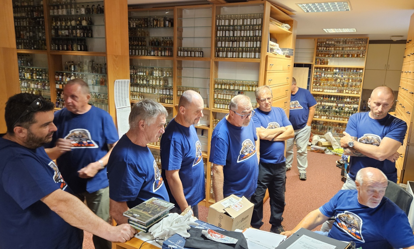 Setk�n� / Burza minif�a�ti�iek alkoholu - Minibottles collectors meeting
Bratislava - Modesto bar - 21.9.2024