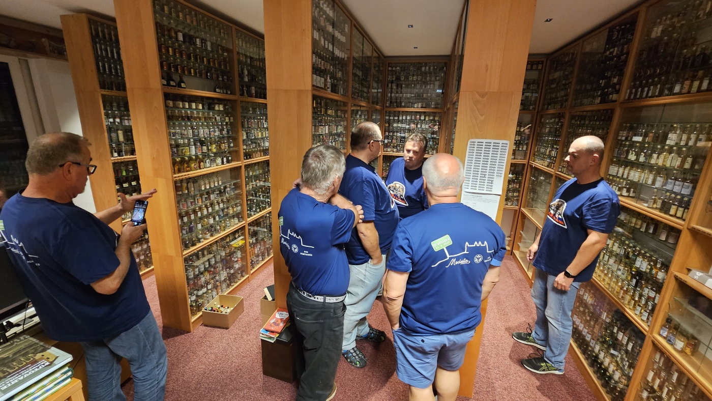 Setk�n� / Burza minif�a�ti�iek alkoholu - Minibottles collectors meeting
Bratislava - Modesto bar - 21.9.2024