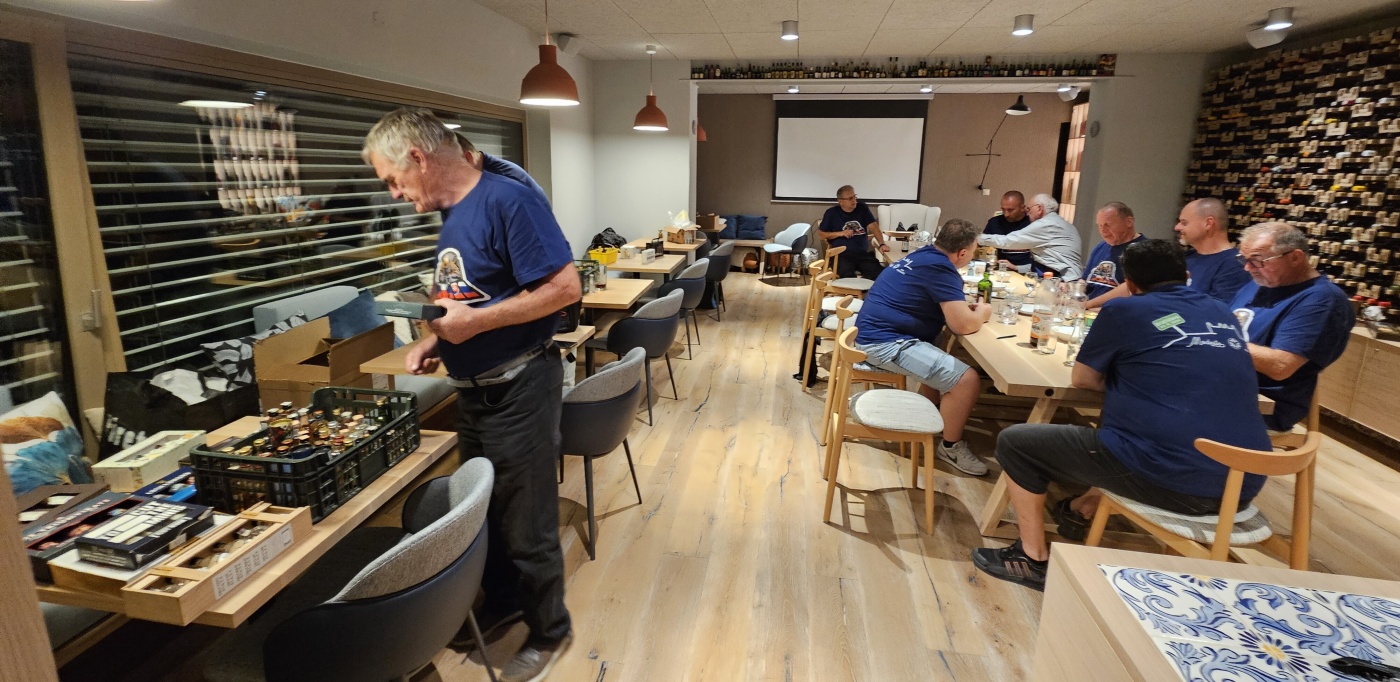 Setk�n� / Burza minif�a�ti�iek alkoholu - Minibottles collectors meeting
Bratislava - Modesto bar - 21.9.2024