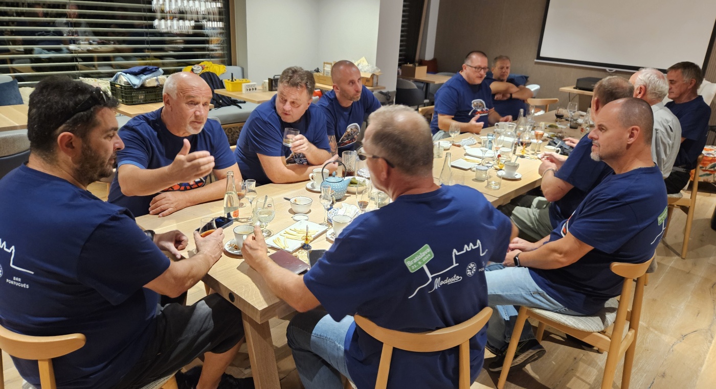 Setk�n� / Burza minif�a�ti�iek alkoholu - Minibottles collectors meeting
Bratislava - Modesto bar - 21.9.2024