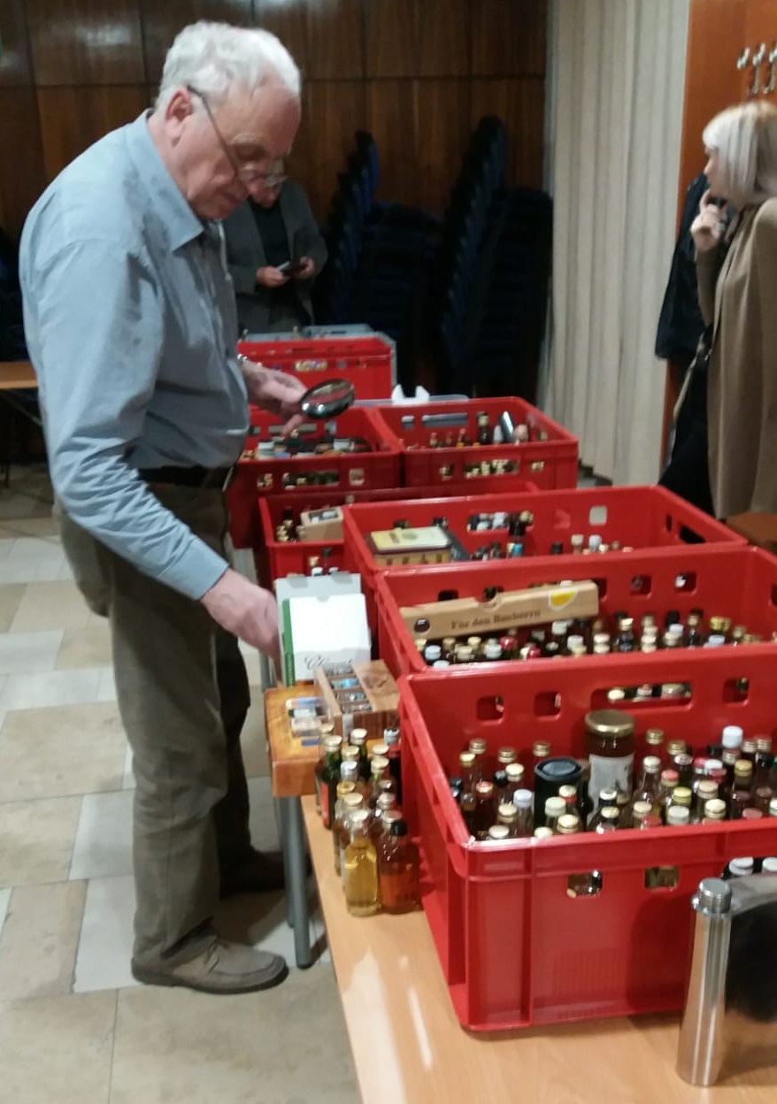 Burza minifatiiek alkoholu - Minibottles collectors meeting
Praha - 30.11.2019
SSaM - Spolek Sbratel alkoholickch Miniatur