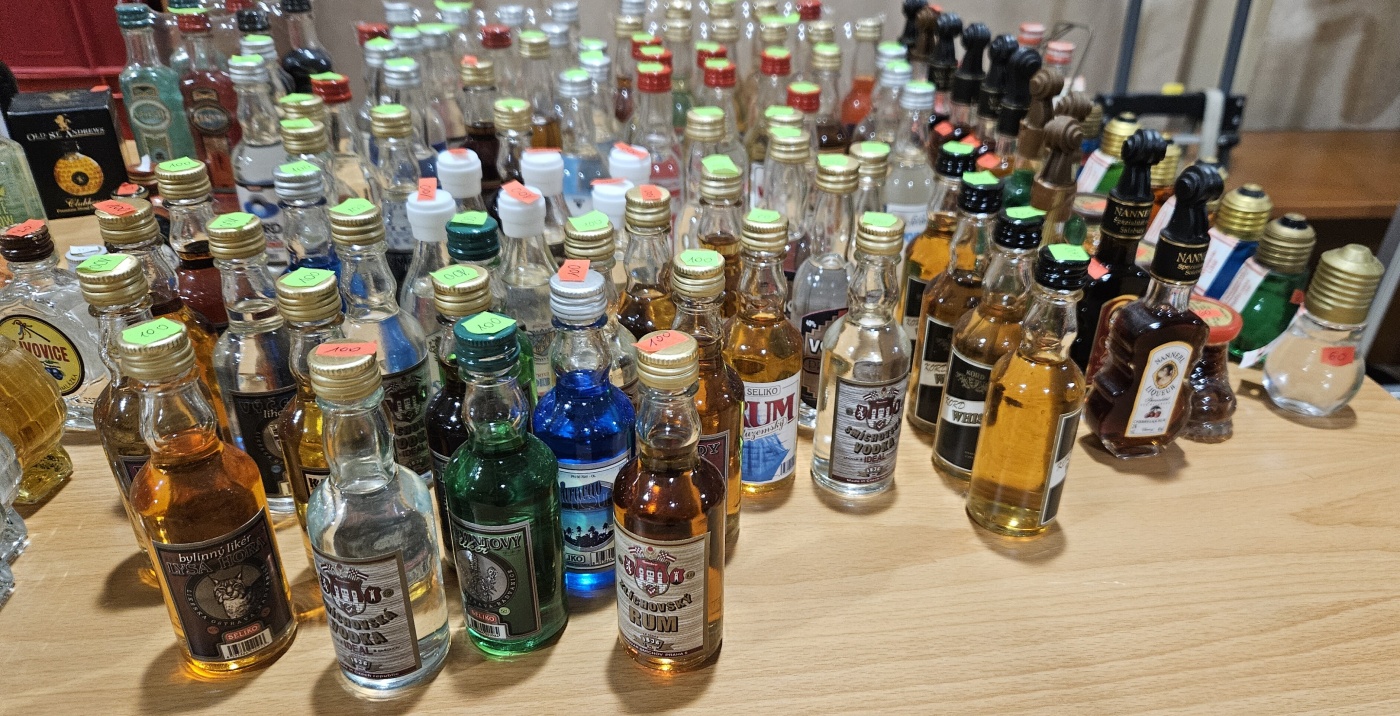 Burza minifatiiek alkoholu - Minibottles collectors meeting
Praha - 18.5.2024
SSaM - Spolek Sbratel alkoholickch Miniatur