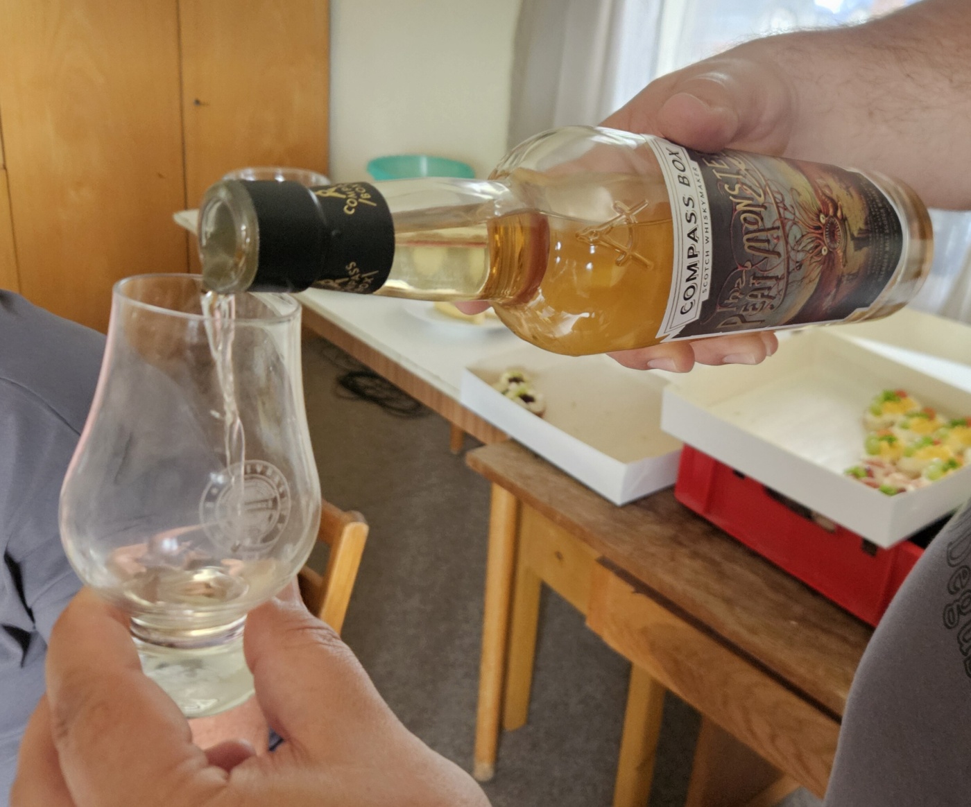 Degustace DDS # 11 - Don`t Be Blind to Blended Whisky - Keep Walking
Zbo�en� Kostelec - 6.6.2026
DDS SSaM (Divize degusta�n�ch specialist� Spolku Sb�ratel� alkoholick�ch Miniatur)
Monkey Shoulder - Old St. Andrew`s Nightcap - Mackinlay`s Shackleton - Springbank Campbeltown Loch - Johnnie Walker Island Green - Compass Box The Peat Monster - Big Peat Small Batch - (Old Smuggler - Johnnie Walker Blue Label)