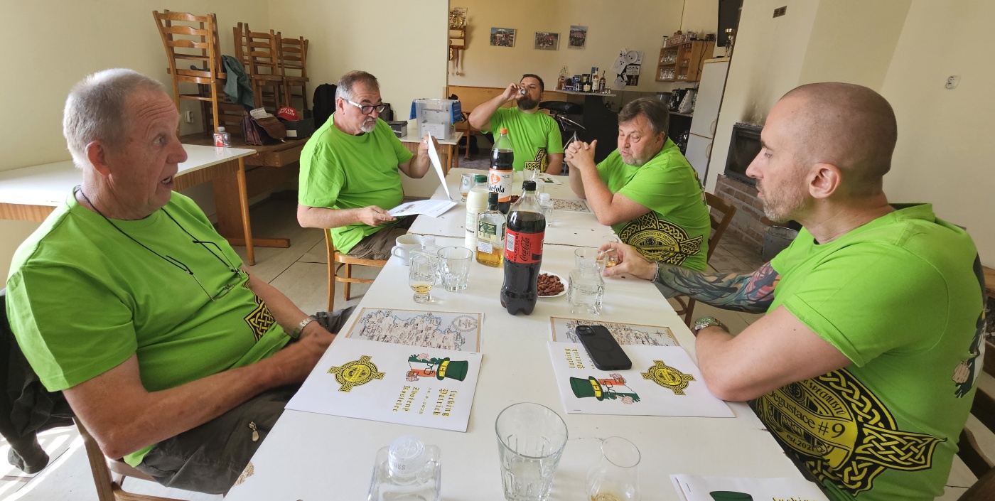 Degustace DDS # 9 - Fucking Patrick
Zbo�en� Kostelec - 14.6.2025
DDS SSaM (Divize degusta�n�ch specialist� Spolku Sb�ratel� alkoholick�ch Miniatur)
Connemara Peated single malt Irish whiskey Distillers edition - Redbreast Single Pot Still Irish Whiskey aged 15 years - Writers Tears Double Oak Irish Whiskey - Jameson Single Pot Still Irish whiskey Five oak cask release - Lambay whiskey Finished in cognac casks Irish whiskey