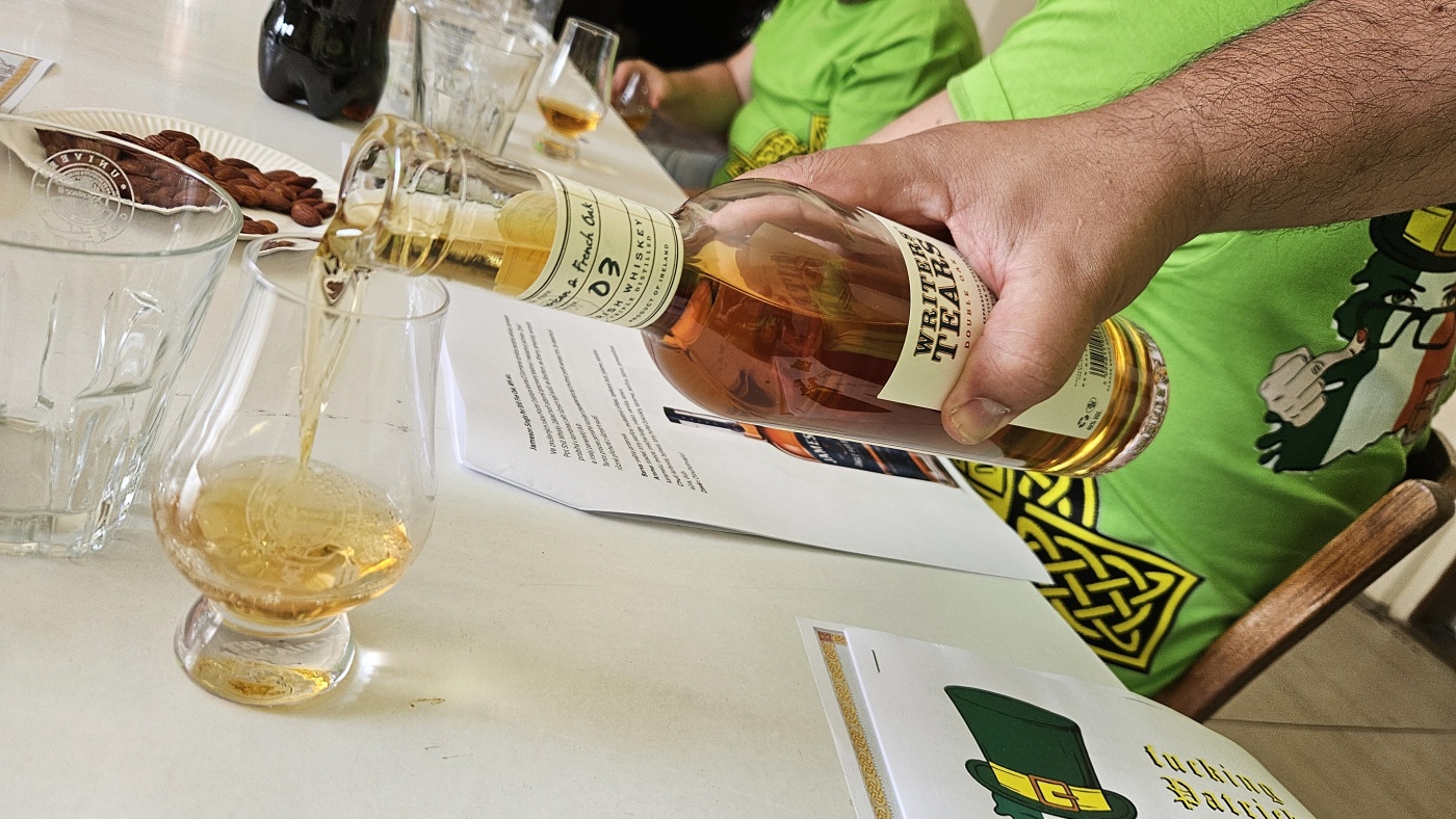 Degustace DDS # 9 - Fucking Patrick
Zbo�en� Kostelec - 14.6.2025
DDS SSaM (Divize degusta�n�ch specialist� Spolku Sb�ratel� alkoholick�ch Miniatur)
Connemara Peated single malt Irish whiskey Distillers edition - Redbreast Single Pot Still Irish Whiskey aged 15 years - Writers Tears Double Oak Irish Whiskey - Jameson Single Pot Still Irish whiskey Five oak cask release - Lambay whiskey Finished in cognac casks Irish whiskey