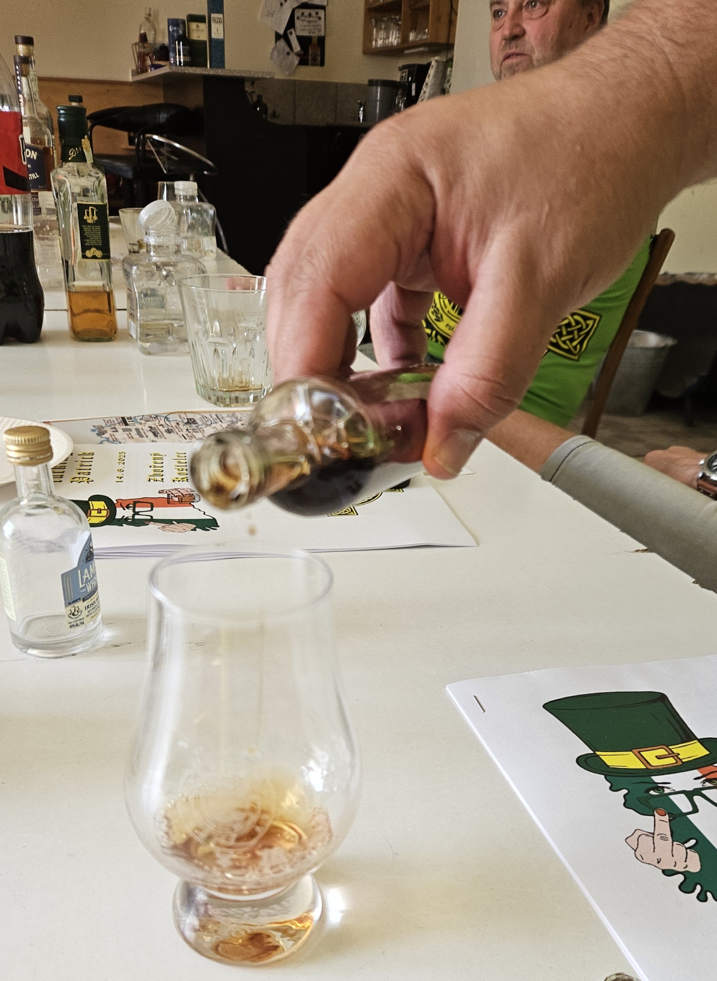 Degustace DDS # 9 - Fucking Patrick
Zbo�en� Kostelec - 14.6.2025
DDS SSaM (Divize degusta�n�ch specialist� Spolku Sb�ratel� alkoholick�ch Miniatur)
Connemara Peated single malt Irish whiskey Distillers edition - Redbreast Single Pot Still Irish Whiskey aged 15 years - Writers Tears Double Oak Irish Whiskey - Jameson Single Pot Still Irish whiskey Five oak cask release - Lambay whiskey Finished in cognac casks Irish whiskey