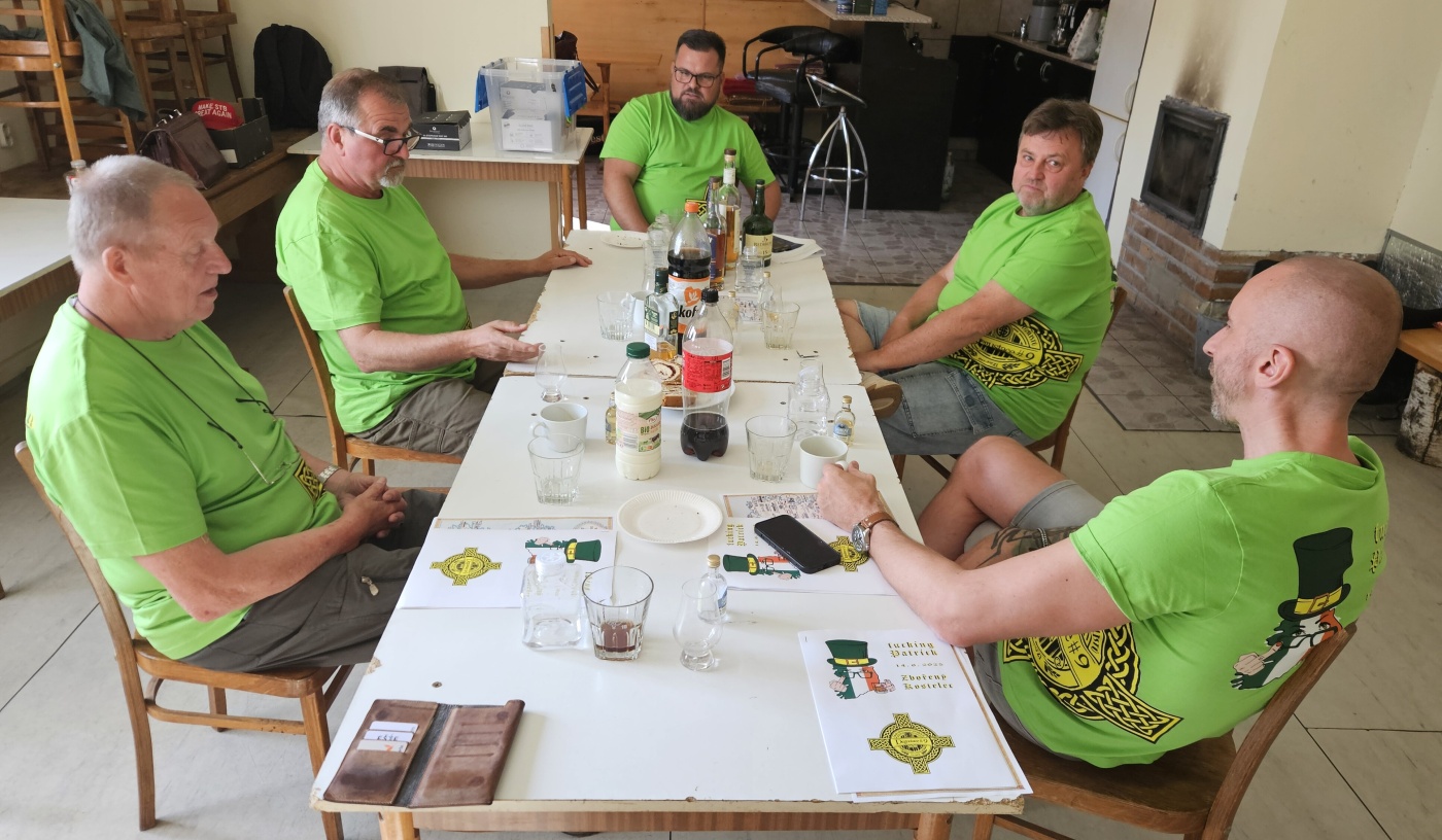 Degustace DDS # 9 - Fucking Patrick
Zbo�en� Kostelec - 14.6.2025
DDS SSaM (Divize degusta�n�ch specialist� Spolku Sb�ratel� alkoholick�ch Miniatur)
Connemara Peated single malt Irish whiskey Distillers edition - Redbreast Single Pot Still Irish Whiskey aged 15 years - Writers Tears Double Oak Irish Whiskey - Jameson Single Pot Still Irish whiskey Five oak cask release - Lambay whiskey Finished in cognac casks Irish whiskey