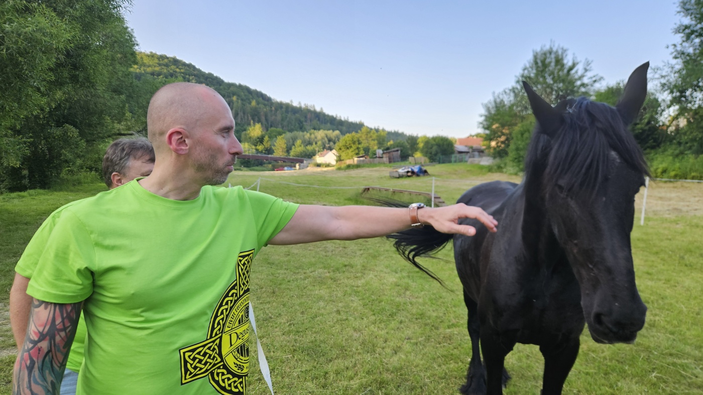 Degustace DDS # 9 - Fucking Patrick
Zbo�en� Kostelec - 14.6.2025
DDS SSaM (Divize degusta�n�ch specialist� Spolku Sb�ratel� alkoholick�ch Miniatur)
Connemara Peated single malt Irish whiskey Distillers edition - Redbreast Single Pot Still Irish Whiskey aged 15 years - Writers Tears Double Oak Irish Whiskey - Jameson Single Pot Still Irish whiskey Five oak cask release - Lambay whiskey Finished in cognac casks Irish whiskey