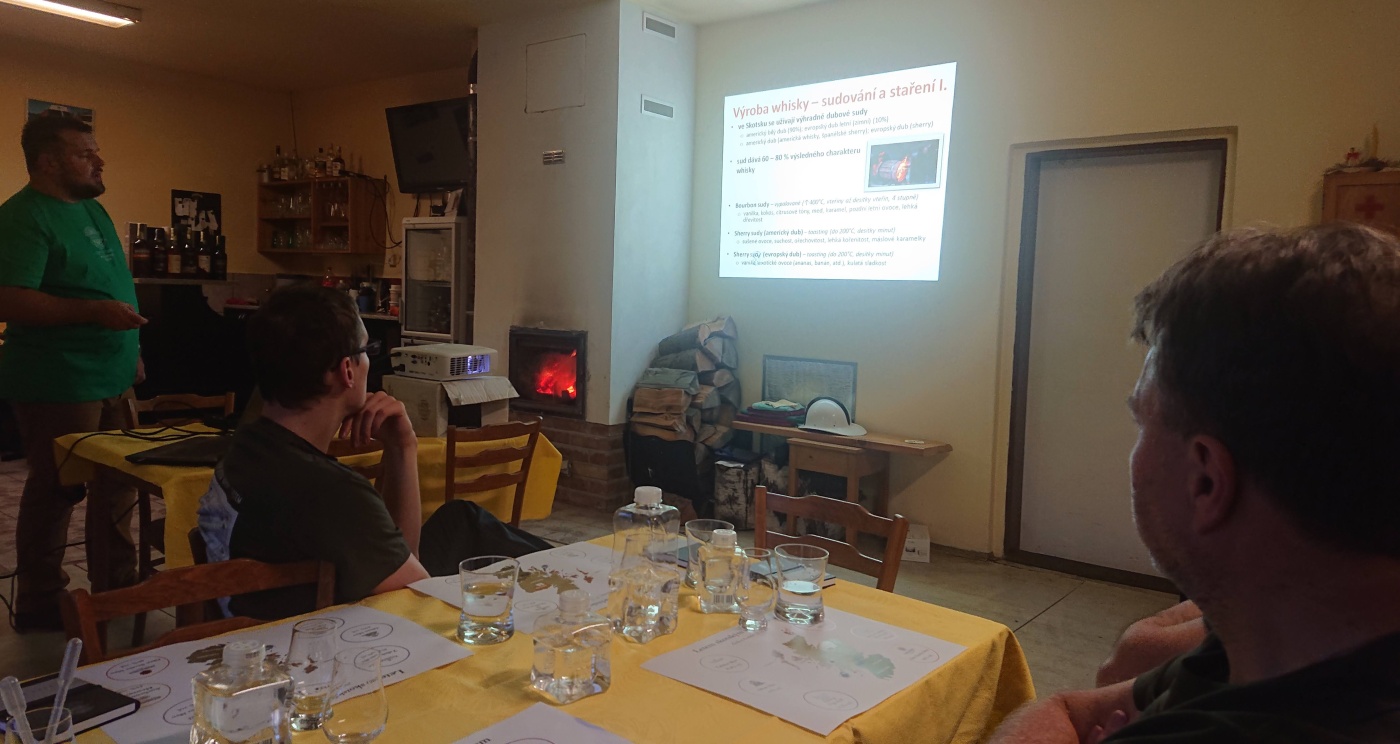 Degustace DDS # 2 - Letem (nejen) skotskm whisky svtem
Zboek (Zboen Kostelec) - 27.11.2021
DDS SSaM (Divize degustanch specialist Spolku Sbratel alkoholickch Miniatur)
Auchentoshan Heartwood - The Glenlivet 18yo - Oban 14yo - Glen Scotia 16yo - Talisker 10yo - Ardbeg Uigeadail