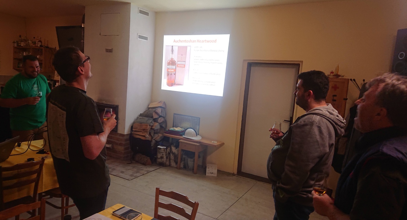 Degustace DDS # 2 - Letem (nejen) skotskm whisky svtem
Zboek (Zboen Kostelec) - 27.11.2021
DDS SSaM (Divize degustanch specialist Spolku Sbratel alkoholickch Miniatur)
Auchentoshan Heartwood - The Glenlivet 18yo - Oban 14yo - Glen Scotia 16yo - Talisker 10yo - Ardbeg Uigeadail