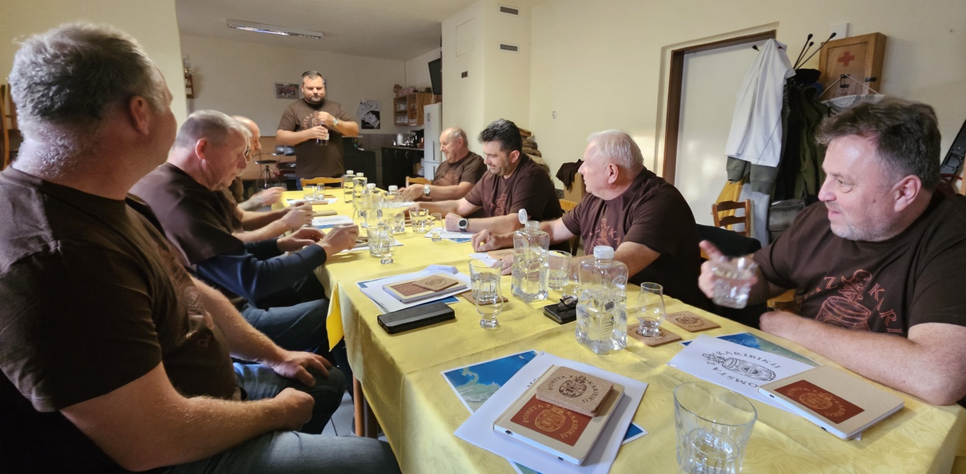 Degustace DDS # 10 - Pomsta z Karibiku
Zbo�en� Kostelec - 8.11.2025
DDS SSaM (Divize degusta�n�ch specialist� Spolku Sb�ratel� alkoholick�ch Miniatur)
Mount Gay Barbados Rum X.O. Triple cask blend - Barbancourt Rhum Estate Reserve aged 15 yeas Haiti - Ron Baoruco Reserva Antigua 21 yo - Old St. Croix A.H.Riise Non Plus Ultra Black Edition - British Navy Pusser`s ron rum rhum Coronation Reserve - Trois Rivieres Cuv�e de L`Oc�an Rhum Blanc Agricole - Cl�ment Rhum Vieux Agricole V.S.O.P. Private cask collection