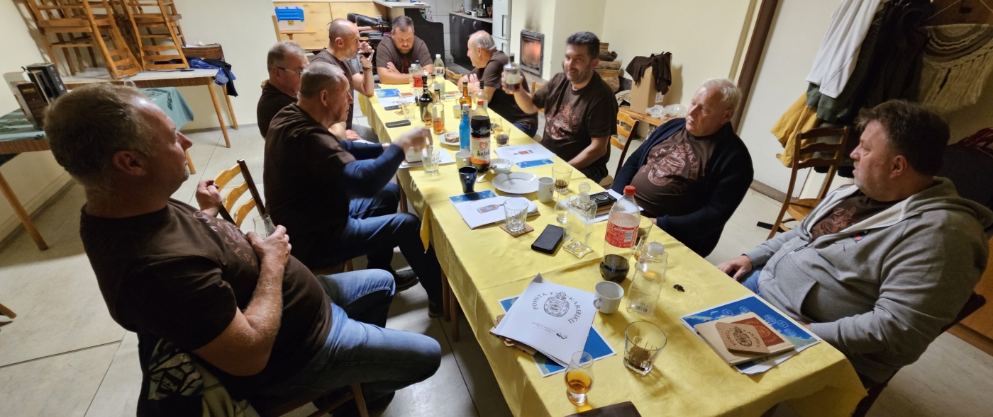 Degustace DDS # 10 - Pomsta z Karibiku
Zbo�en� Kostelec - 8.11.2025
DDS SSaM (Divize degusta�n�ch specialist� Spolku Sb�ratel� alkoholick�ch Miniatur)
Mount Gay Barbados Rum X.O. Triple cask blend - Barbancourt Rhum Estate Reserve aged 15 yeas Haiti - Ron Baoruco Reserva Antigua 21 yo - Old St. Croix A.H.Riise Non Plus Ultra Black Edition - British Navy Pusser`s ron rum rhum Coronation Reserve - Trois Rivieres Cuv�e de L`Oc�an Rhum Blanc Agricole - Cl�ment Rhum Vieux Agricole V.S.O.P. Private cask collection